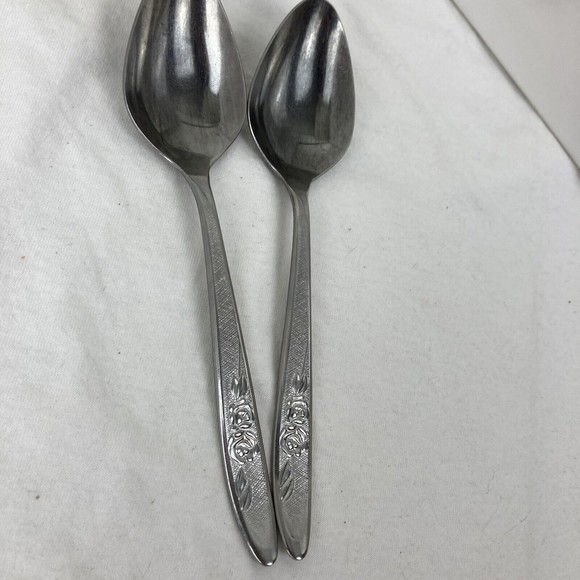 Ecko Eterna Carolyn Stainless Textured Roses Stainless Lot 2 Serving Spoon 8 1/2 - Picture 3 of 9